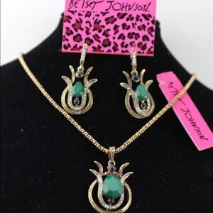 BJ Modern Necklace Earring Set NWT